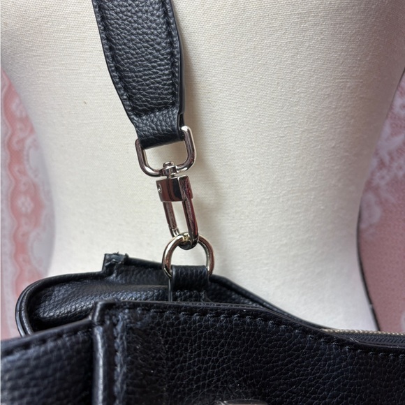 SOLD👻GUESS Los Angeles Black Satchel | Crossbody - Picture 4 of 8